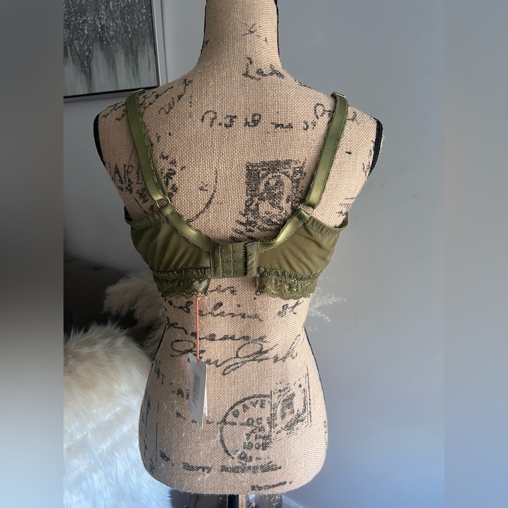 Wireless Lace Bra - Picture 5 of 5